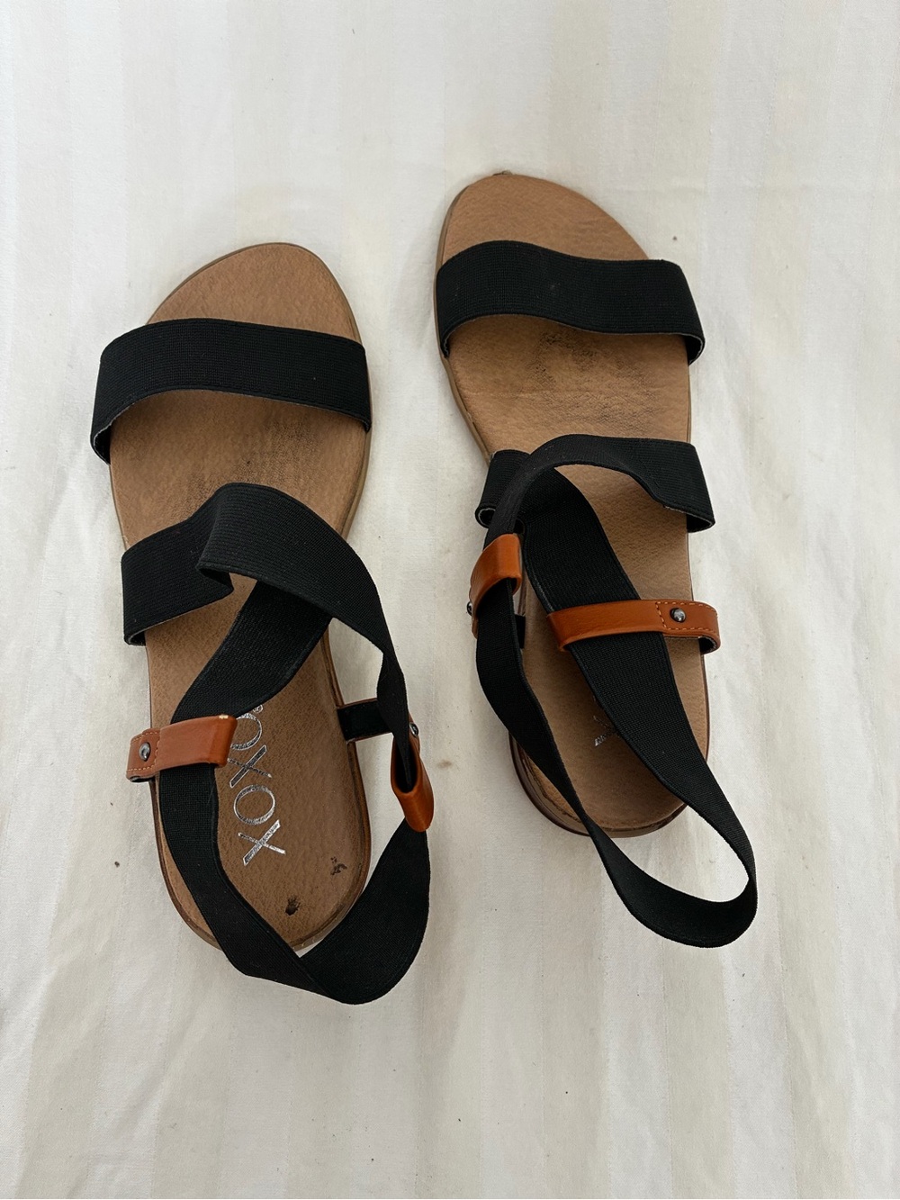 XOXO Bailor Women's Flat Black Strap Sandals size 7
